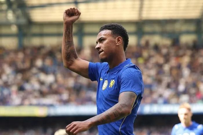'Bom tấn' 117 triệu bảng Morgan Rogers ghi bàn đầu tiên cho Chelsea (Ảnh: Sun Sport)