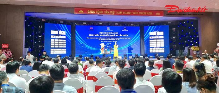 Hội nghị Khoa học Bệnh viện Ung bướu Nghệ An lần thứ X với chủ đề “Ứng dụng y học chính xác trong chẩn đoán, điều trị ung thư: Từ nghiên cứu đến thực hành”. Ảnh: ĐB