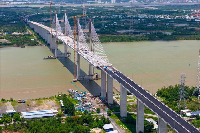  Phần khối lượng đang được thi công còn lại tập trung chủ yếu ở gói thầu J3-1 (cầu Bình Khánh) và gói thầu XL-NG51 (nút giao Quốc lộ 51), dự kiến hoàn thành trong tháng 8 này. 