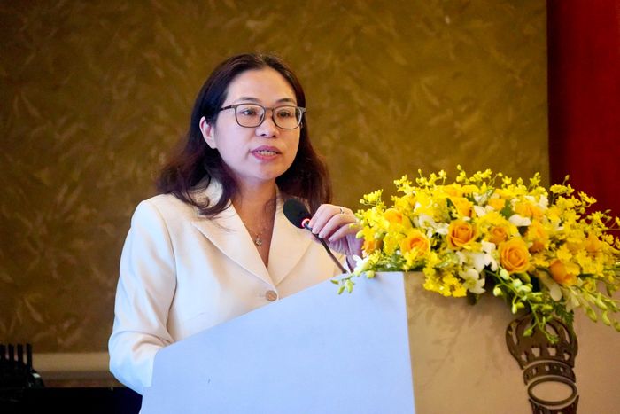  PGS.TS Huỳnh Thị Vũ Quỳnh, Trưởng khoa Thận và Nội tiết, Bệnh viện Nhi đồng 2 báo cáo tại hội nghị. Ảnh: N.T. 