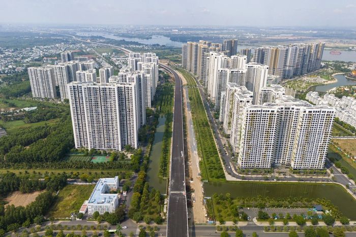 Hạ tầng ngày càng hoàn thiện cũng mở rộng không gian lựa chọn, giúp các dự án tại khu vực vệ tinh kết nối thuận tiện hơn với trung tâm và phù hợp hơn với khả năng tài chính của người trẻ. Ảnh: Quỳnh Danh.