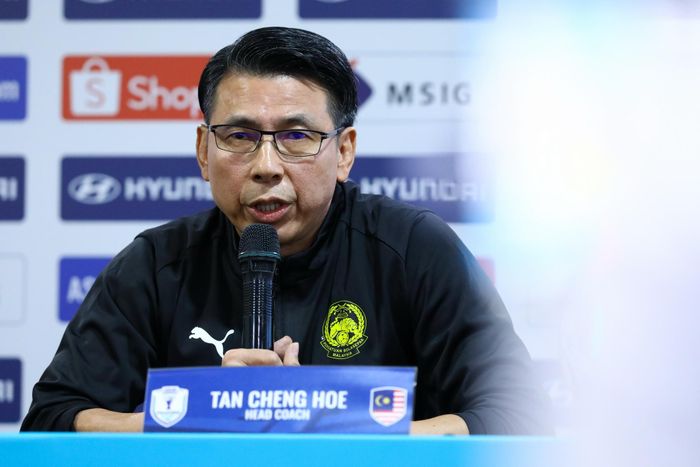 HLV tạm quyền tuyển Malaysia, Tan Cheng Hoe, từng nhiều lần đối đầu ông Park Hang-seo trong quá khứ, và giờ sẽ gặp một người Hàn Quốc khác là ông Kim Sang-sik.. Ảnh: Minh Chiến.