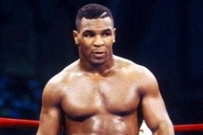  Tyson trở thành nhà vô địch hạng nặng trẻ nhất lịch sử ở tuổi 20, hoàn thành lời tiên đoán D'Amato dành cho ông từ khi còn là thiếu niên. 