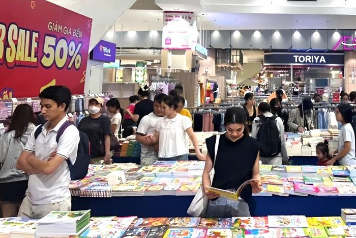  Hội sách ở Tân Phú của Alpha Books và Trạm Đọc. Ảnh: Trạm Đọc. 