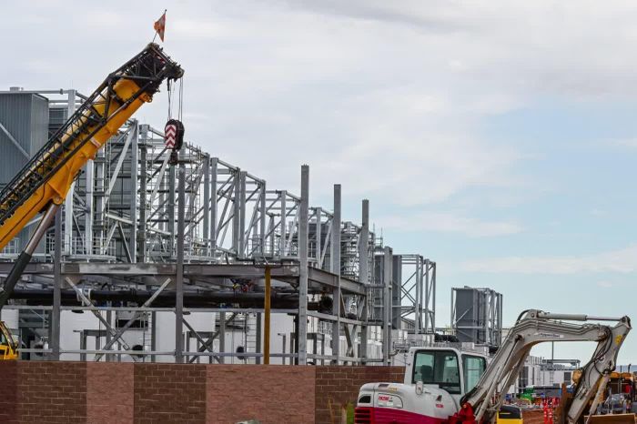  Một trung tâm dữ liệu của Amazon đang được xây dựng tại hạt Maricopa, Arizona (Mỹ). Ảnh: Zuma Press. 