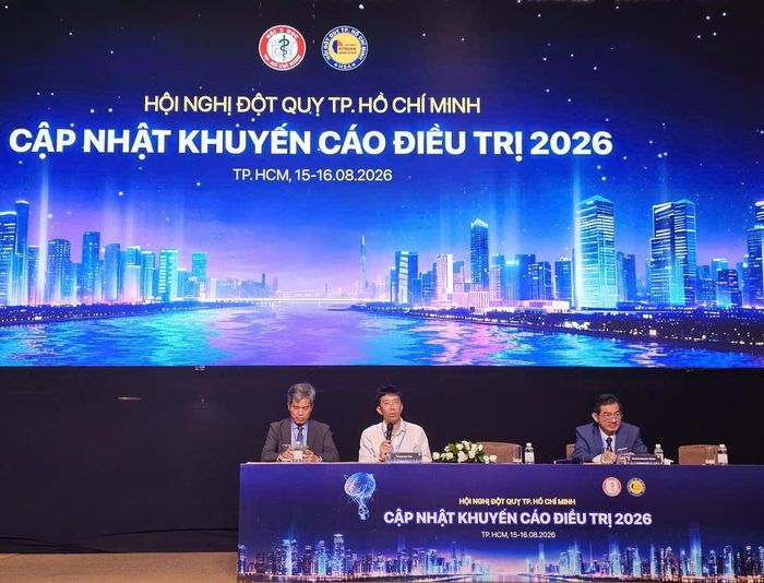  Các đại biểu trao đổi tại Hội nghị Đột quỵ TP.HCM 2026. Ảnh: Nguyễn Thuận. 