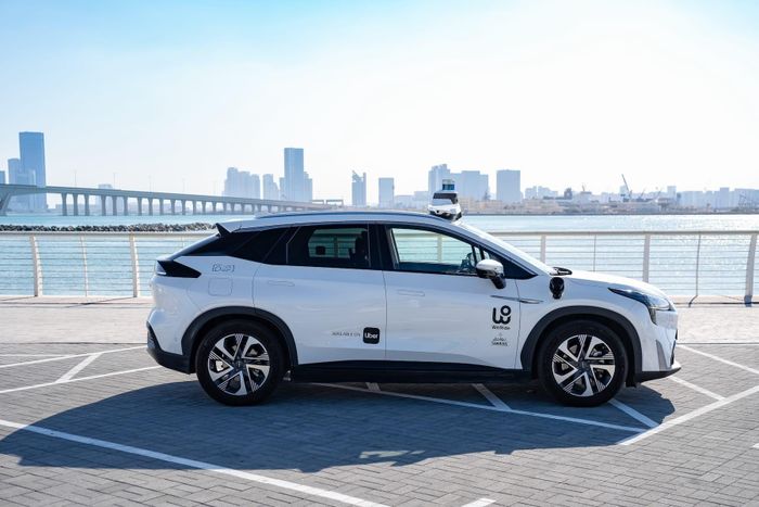  Vào tháng 6/2026, Uber và WeRide thông báo sẽ triển khai chương trình thử nghiệm robotaxi đầu tiên tại Tây Ban Nha, dự kiến diễn ra ở Madrid vào cuối năm nay. 