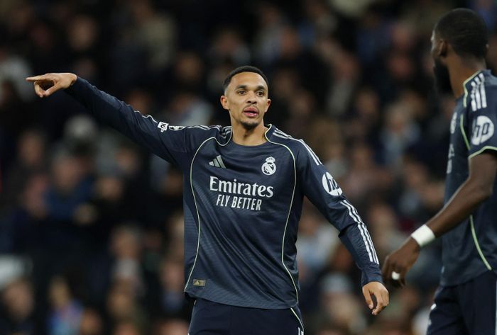  Alexander-Arnold có cơ hội gây ấn tượng với Mourinho. 