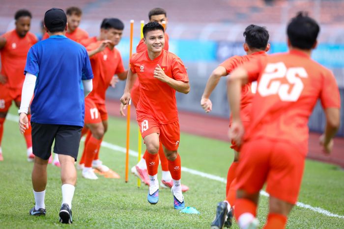  Trận bán kết lượt đi ASEAN Cup 2026 giữa chủ nhà Malaysia và Việt Nam diễn ra lúc 21h giờ địa phương tối mai (16/8), tương đương 20h giờ Hà Nội trên sân Kuala Lumpur của Malaysia. Lượt về đá ngày 19/8 tại Hà Nội. 