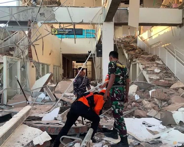 Trận động đất gây thiệt hại nghiêm trọng về người và tài sản. Ảnh: Reuters.