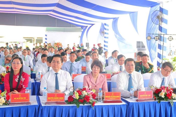 Các đại biểu tham dự lễ khởi công