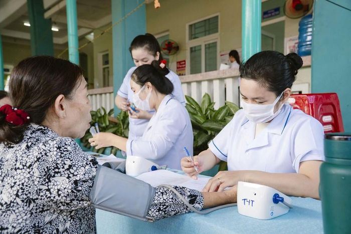 Người cao tuổi, người yếu thế và cư dân xã đảo được kiểm tra sức khỏe ngay tại nơi sinh sống, thay vì phải di chuyển xa để tiếp cận dịch vụ y tế