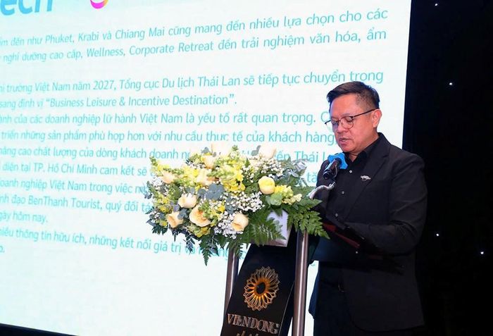 Ông Theeraphong Phichitkawin, Giám đốc văn phòng TAT tại Việt Nam phát biểu tại sự kiện
