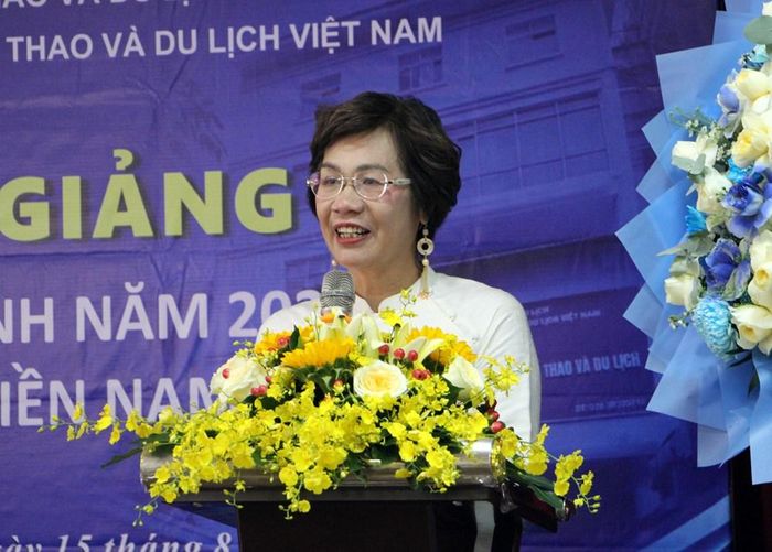 PGS.TS Nguyễn Thị Thu Phương, Viện trưởng Viện Văn hóa, Nghệ thuật, Thể thao và Du lịch Việt Nam phát biểu chúc mừng các tân NCS