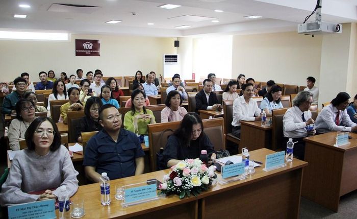 Các đại biểu, giảng viên và tân NCS tham dự Lễ khai giảng