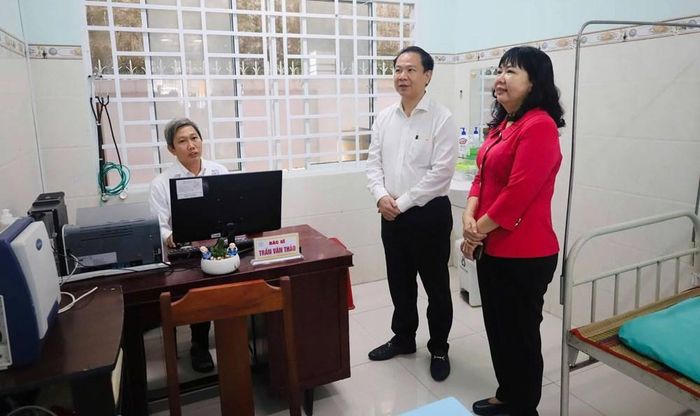 Quá trình bác sĩ khám bệnh, kê đơn được thực hiện trên môi trường số