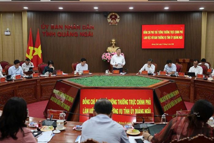 Quang cảnh buổi làm việc