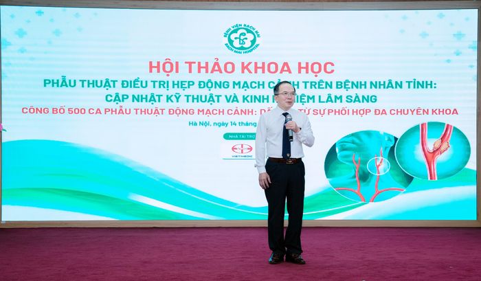 PGS.TS Đỗ Kim Quế, Chủ tịch Hội Phẫu thuật Tim mạch Lồng ngực Thành phố Hồ Chí Minh, đã đánh giá rất cao dấu mốc lịch sử này của Bệnh viện Bạch Mai.