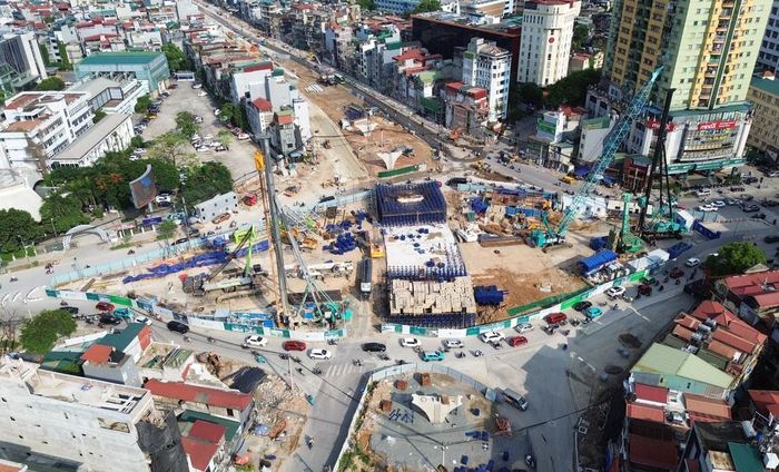 Riêng hai cầu vượt tại nút giao Nguyễn Chí Thanh và Láng Hạ dự kiến hoàn thành trước ngày 31/12/2026, qua đó từng bước hoàn thiện toàn bộ nút giao và phát huy hiệu quả khai thác của tuyến Vành đai 1 đoạn Hoàng Cầu - Voi Phục