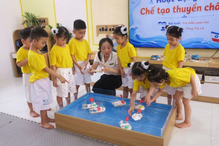 Cô và trò Trường Mầm non Minh Khai, phường Hồng Bàng.