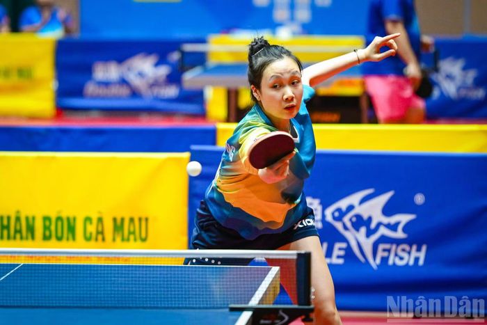 Kinh nghiệm thi đấu quốc gia và quốc tế từ khá sớm giúp Nguyễn Thị Mai Phương có sự chững chạc trong từng pha bóng. Trên bàn đấu, sự bình tĩnh ấy được chuyển hóa thành những nhịp xử lý chắc chắn và đầy chủ động.