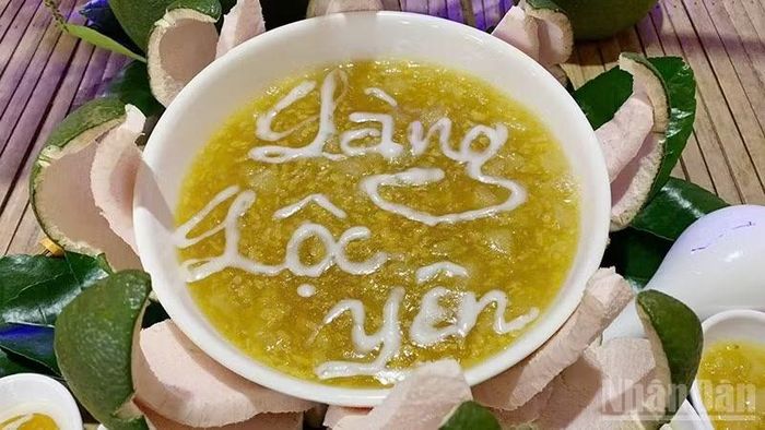 Hội làng có nhiều món ẩm thực dân gian đặc sắc.