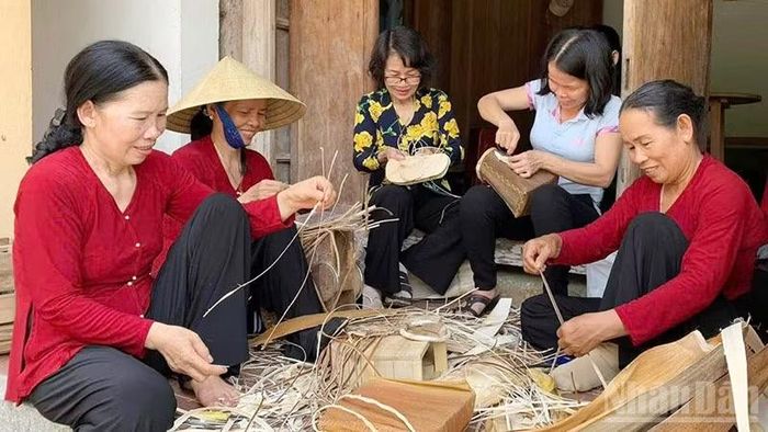 Đến với Hội làng du khách có thể trải nghiệm văn hóa bản địa.