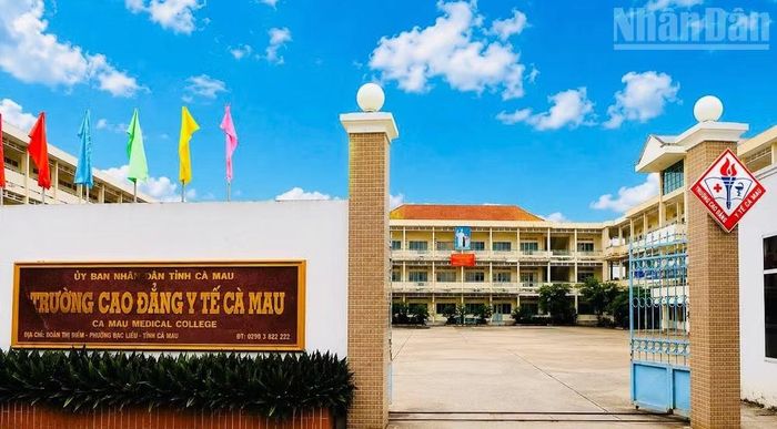 Tỉnh Cà Mau vừa chính thức sáp nhập 2 Trường cao đẳng Y tế Cà Mau và Bạc Liêu thành Trường cao đẳng Y tế Cà Mau. (Ảnh: TRỌNG DUY)
