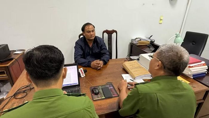 Đối tượng Nguyễn Hồng Lĩnh tại cơ quan Công an. (Ảnh: SỸ ĐỨC)