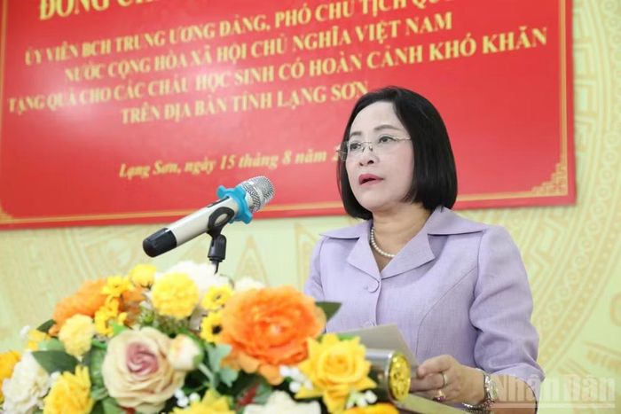 Đồng chí Nguyễn Thị Thanh, Ủy viên Ban Chấp hành Trung ương Đảng, Phó Chủ tịch Quốc hội phát biểu chỉ đạo. (Ảnh: VĂN ĐẠT)