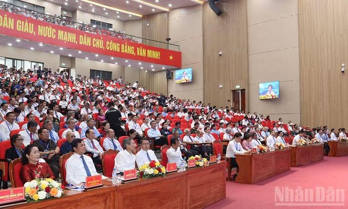 Các đại biểu tham dự buổi lễ.