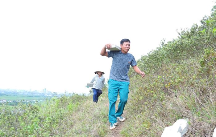 Trong thời gian tới, xã Lam Thành tiếp tục huy động cán bộ chiến sĩ tham gia tập trung vận chuyển số vật liệu còn lại của giai đoạn 2 và thực hiện những phần việc còn lại của công trình, phấn đấu đẩy nhanh tiến độ, hoàn thành dòng chữ “Bác Hồ sống mãi”, cùng cột cờ trên đỉnh núi Nhón đúng dịp Quốc khánh 2/9.