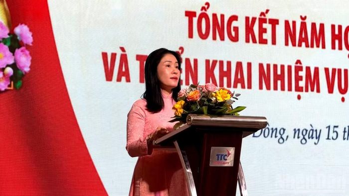 Bà Lê Thị Bích Liên, Giám đốc Sở Giáo dục và Đào tạo phát biểu.