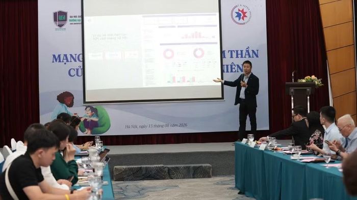 Ông Cao Hoàng Nam, đại diện Sáng kiến Z&Alpha báo cáo tại hội thảo. (Ảnh: Ban tổ chức)