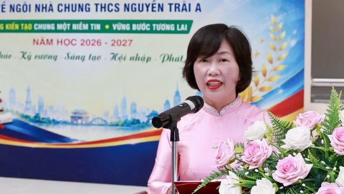 Hiệu trưởng Trường trung học cơ sở Nguyễn Trãi A Phạm Thị Ngọc Thúy phát biểu ý kiến. (Ảnh: ĐẠI THẮNG)