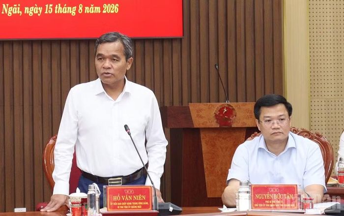 Ủy viên Trung ương Đảng, Bí thư Tỉnh ủy Quảng Ngãi Hồ Văn Niên phát biểu tại buổi làm việc.
