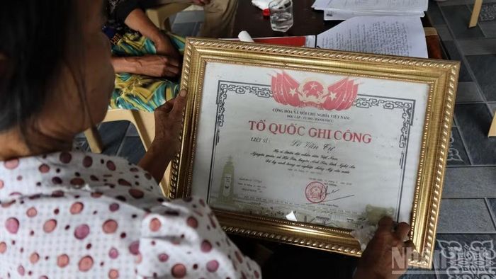 Bằng Tổ quốc ghi công liệt sĩ Lê Văn Tự. Ảnh: TTH