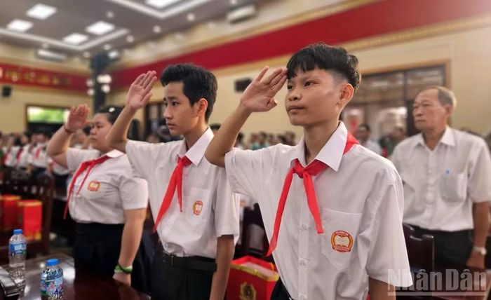 Học sinh Trường Văn hóa Công an nhân dân V trong lễ chào cờ ngày công bố thành lập. (Ảnh: Lê Đình Thìn)