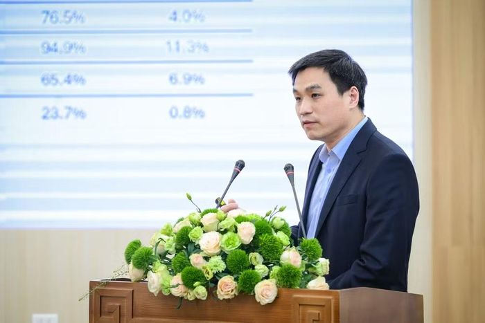 Đại tá, PGS, TS Nguyễn Đình Ngân, Phó Giám đốc Bệnh viện Quân y 103 phát biểu tại tọa đàm