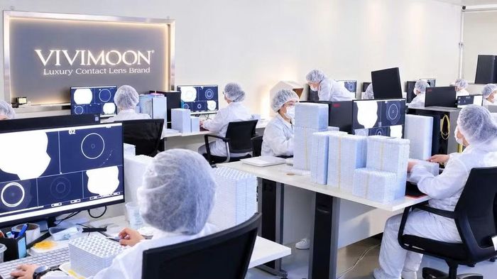 Vivimoon chú trọng phát triển sản phẩm từ vật liệu tiên tiến như silicone hydrogel, đồng thời hướng tới các tiêu chuẩn chất lượng quốc tế.