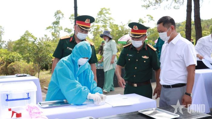Công tác lấy mẫu hài cốt liệt sĩ được thực hiện chặt chẽ, đúng quy trình kỹ thuật.