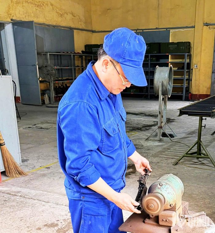 Tẩy gỉ.