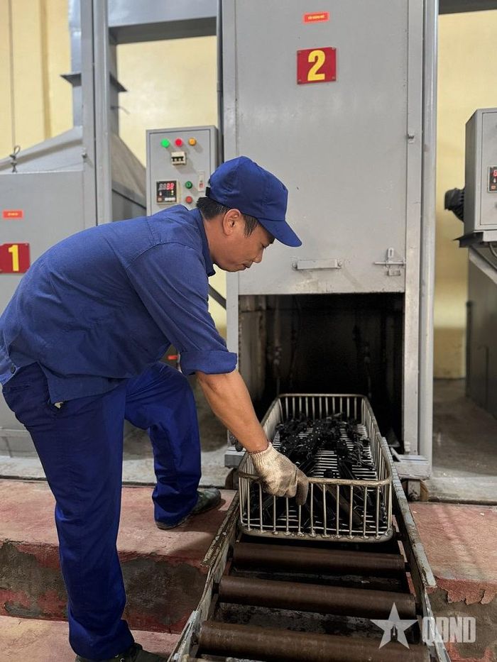  Tẩy màng dầu, mỡ.