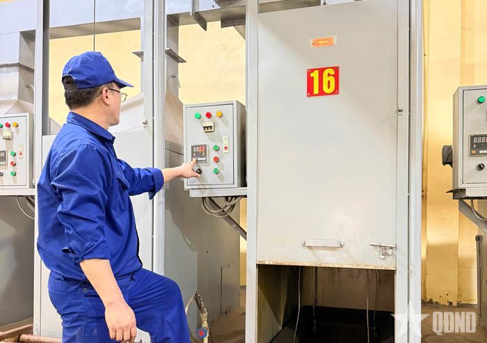  Thấm dầu nóng.