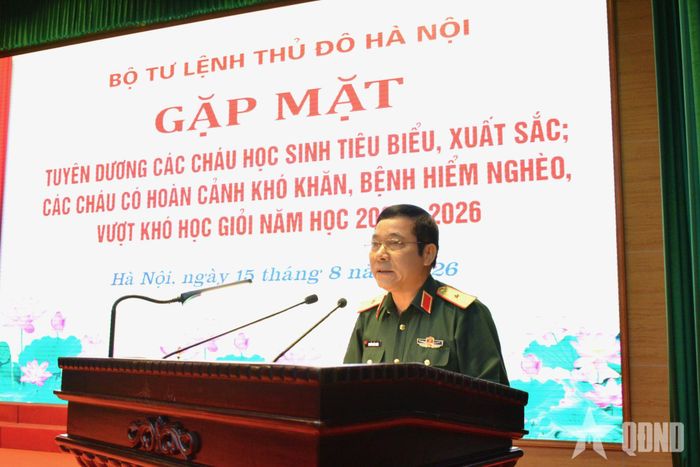 Thiếu tướng Nguyễn Khắc Nhân phát biểu. 