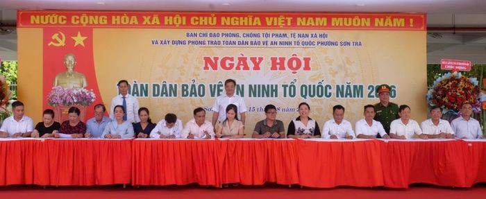 Lãnh đạo P. Sơn Trà chứng kiến ký kết thi đua xây dựng "Tổ dân phố không có ma túy".
