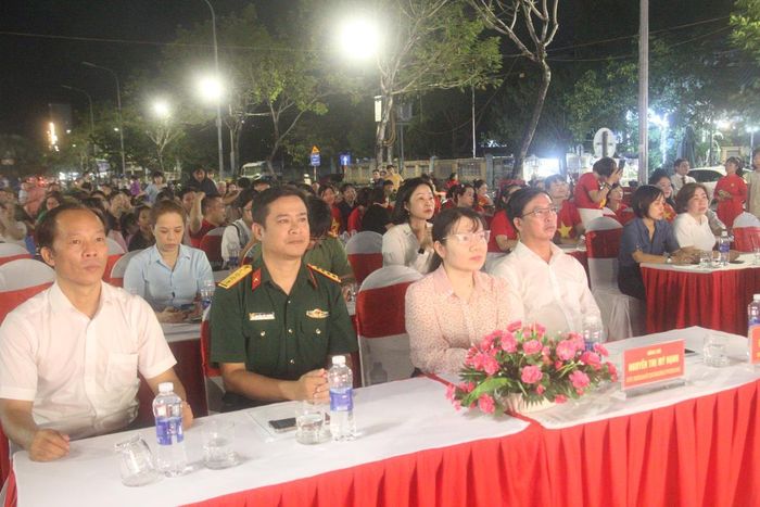 Thượng tá Nguyễn Anh Dũng, Trưởng Công an phường An Khê phát biểu khai mạc chương trình.