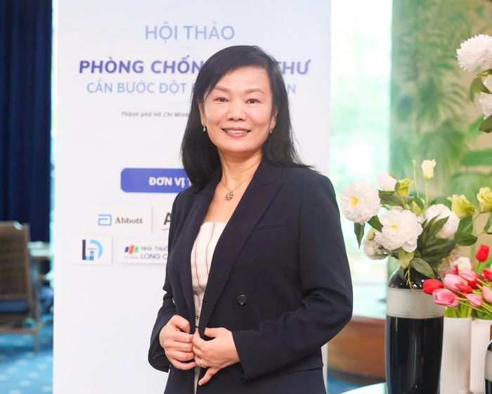  TS.BS. Lưu Ngân Tâm, Chủ tịch Hội Nuôi dưỡng đường tĩnh mạch và đường tiêu hóa Việt Nam (VietSPEN), và Chủ tịch Hội Dinh dưỡng Lâm sàng TPHCM (HoSPEN) 