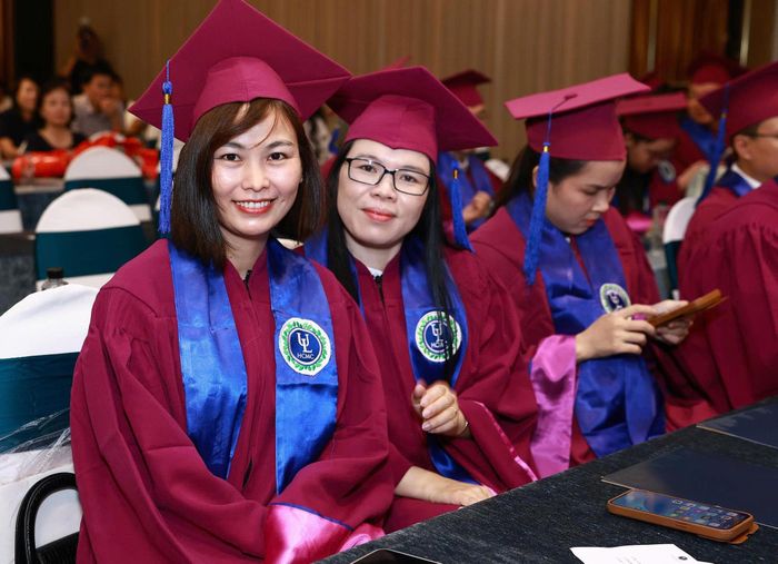  Niềm vui của những tân Thạc sĩ tại buổi lễ 