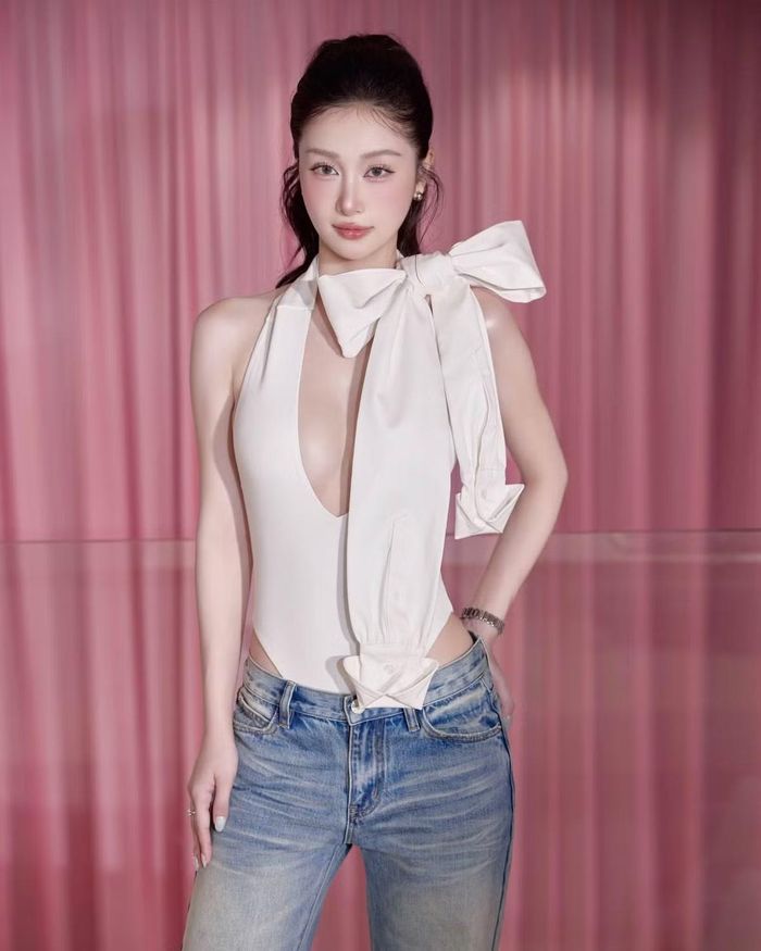 Không ít bức ảnh chụp cận mặt của cô từng lan truyền trên mạng xã hội bởi làn da mịn màng và đường nét gần như không góc chết. Ảnh: FB Jun Vũ